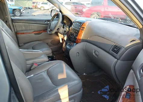 2008 Toyota Sienna Xle z USA, uszkodzony, nr VIN 5TDBK22C58S011221